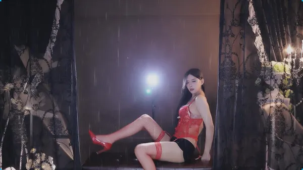 红色高跟雨天热舞 - cc小恩雅